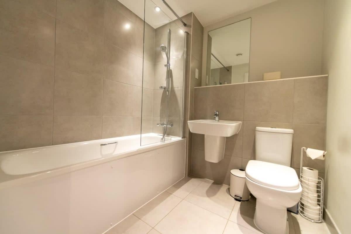 Fantastic 1 Bed Apartment In Crawley Dış mekan fotoğraf