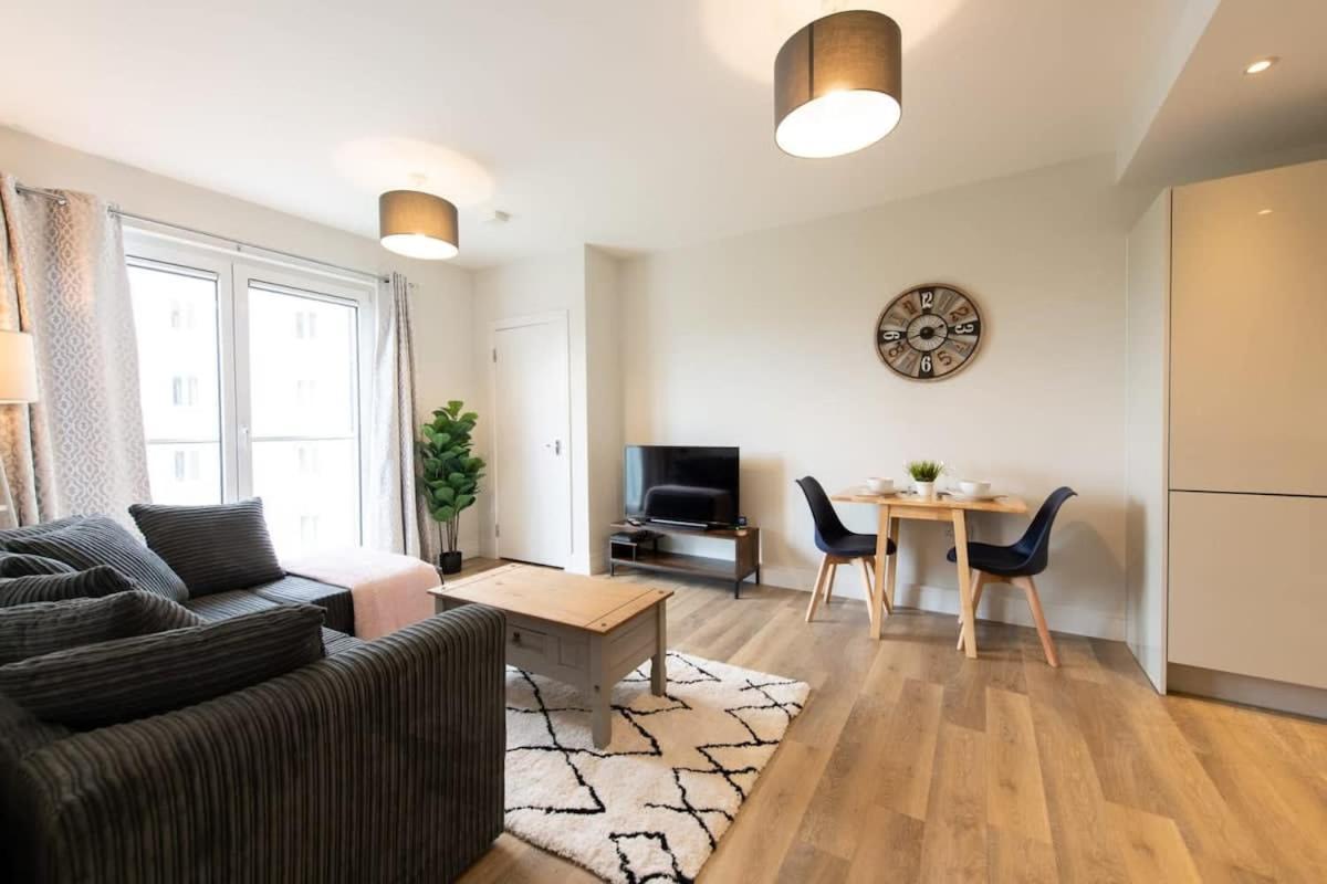 Fantastic 1 Bed Apartment In Crawley Dış mekan fotoğraf