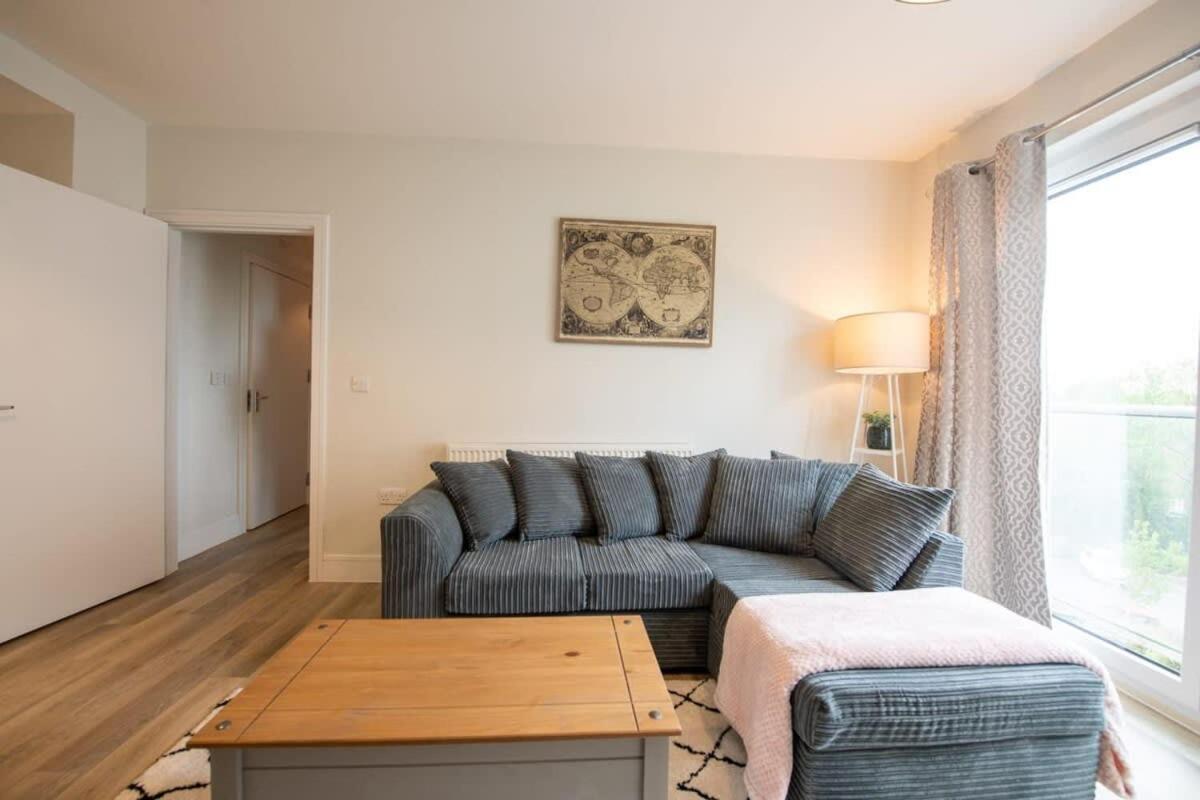 Fantastic 1 Bed Apartment In Crawley Dış mekan fotoğraf